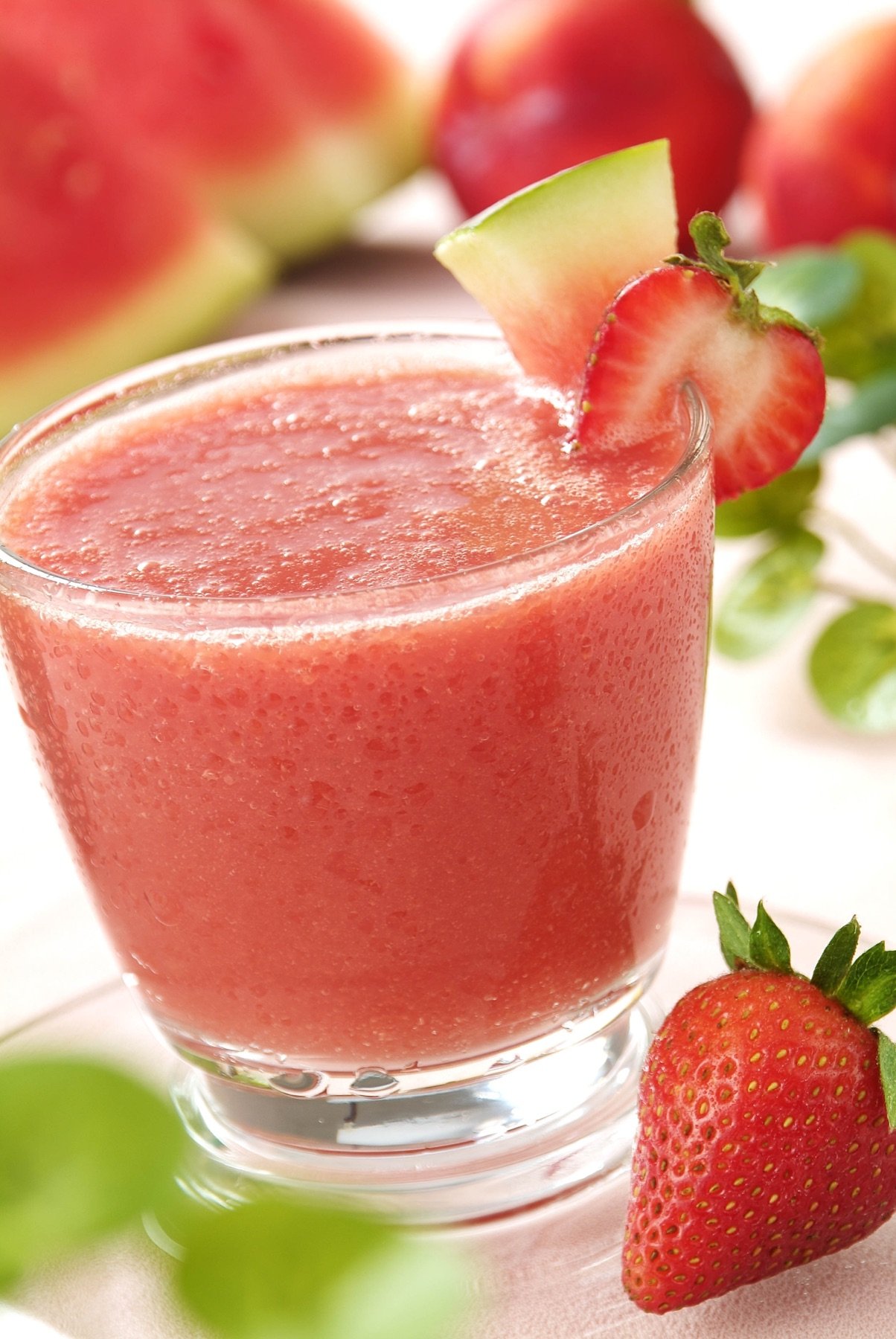 A strawberry smoothie served in a clear glass