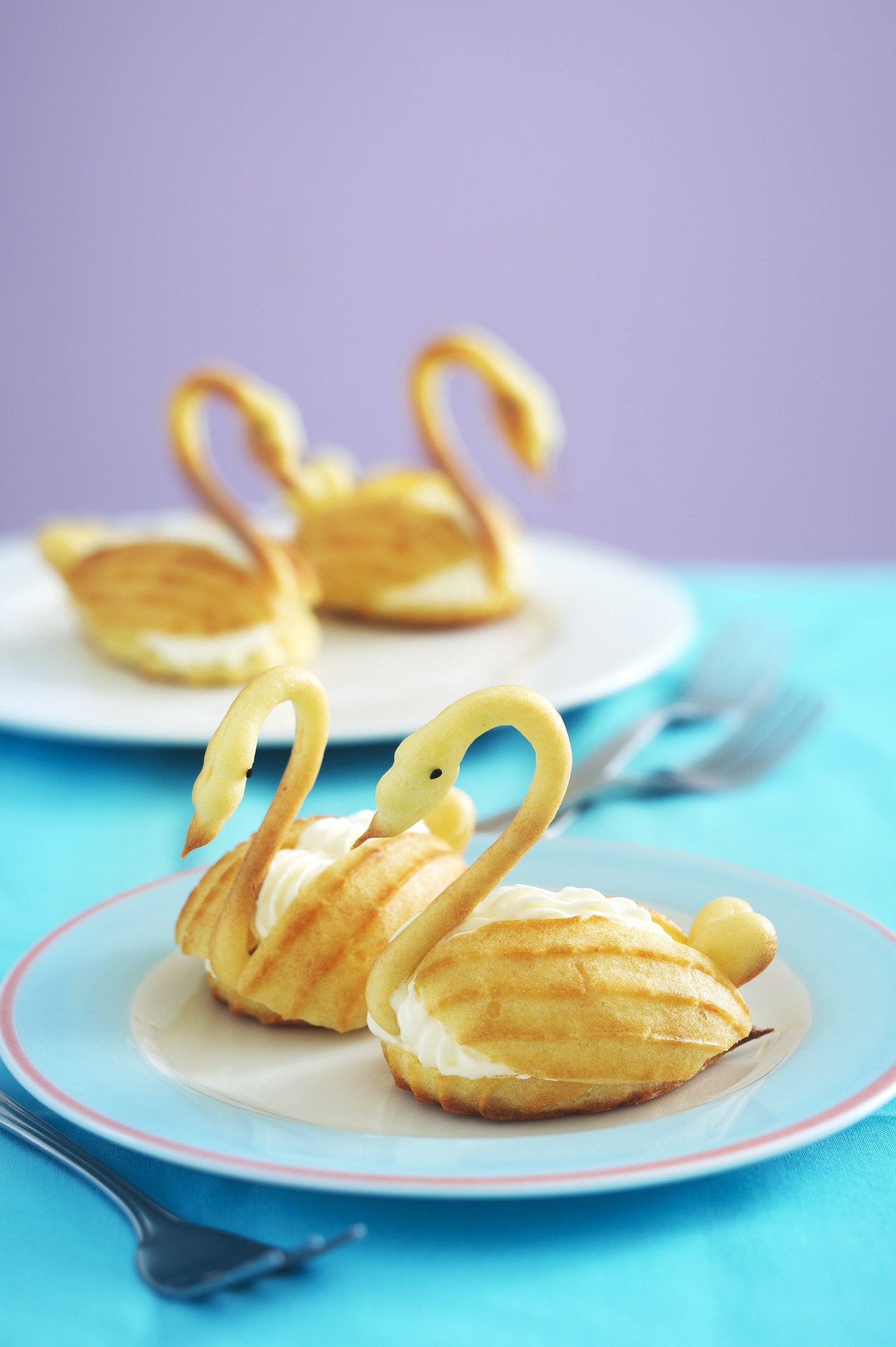 Potato crisps shaped and styled on a blue plate