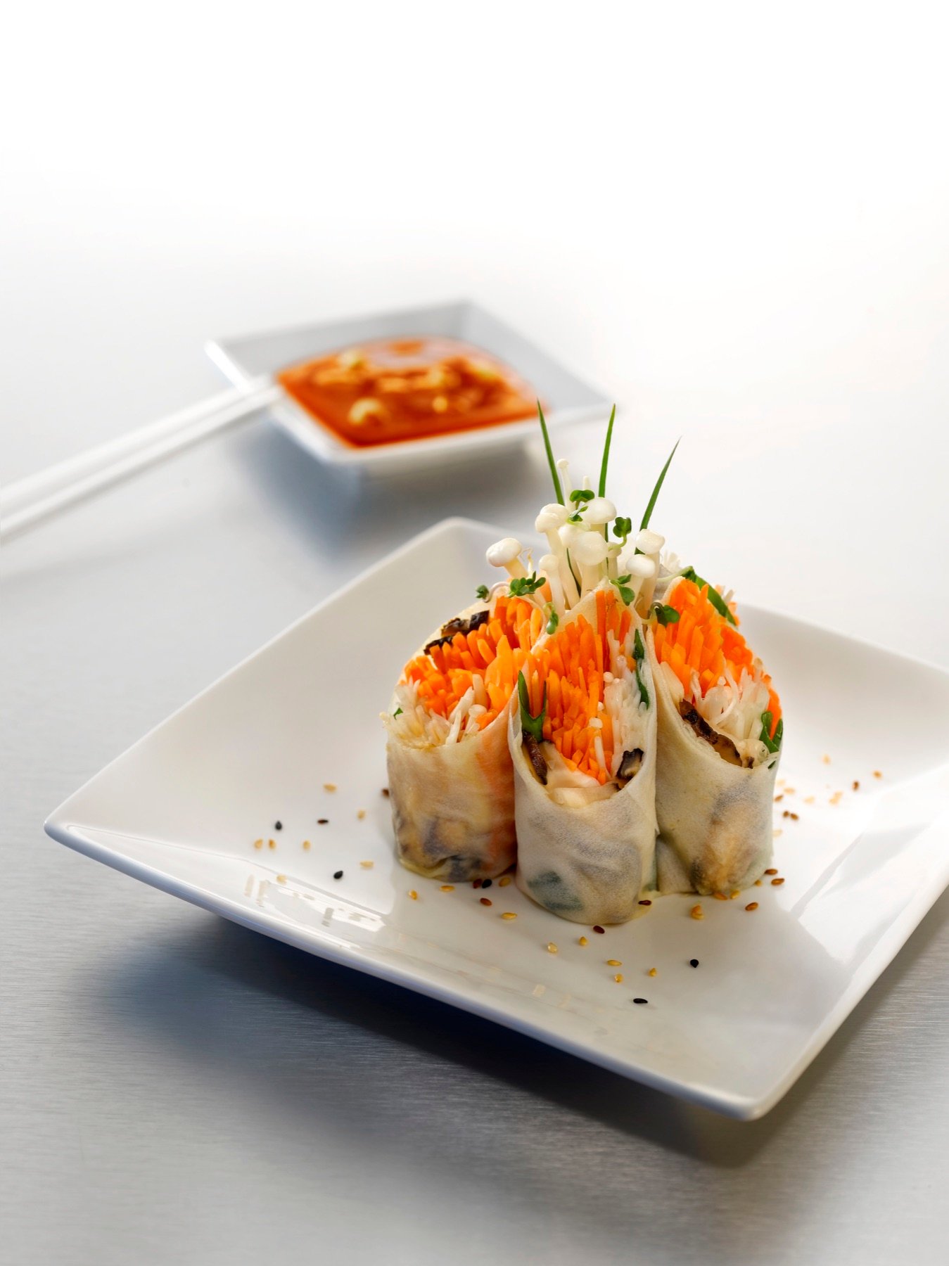 Crisp spring rolls served with dipping sauce